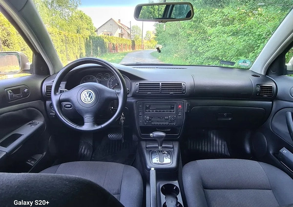 Volkswagen Passat cena 8900 przebieg: 290000, rok produkcji 2003 z Otwock małe 56